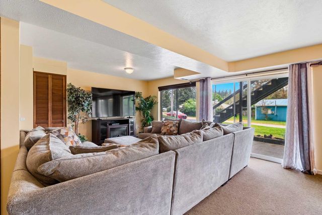 3803 Rainbow Dr, Loon Lake, WA 99148