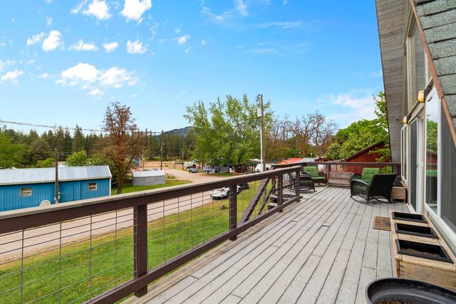 3803 Rainbow Dr, Loon Lake, WA 99148