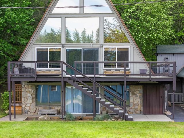 3803 Rainbow Dr, Loon Lake, WA 99148