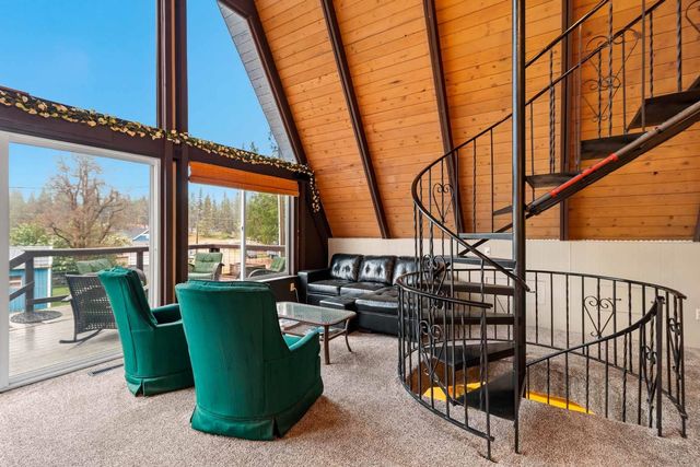 3803 Rainbow Dr, Loon Lake, WA 99148