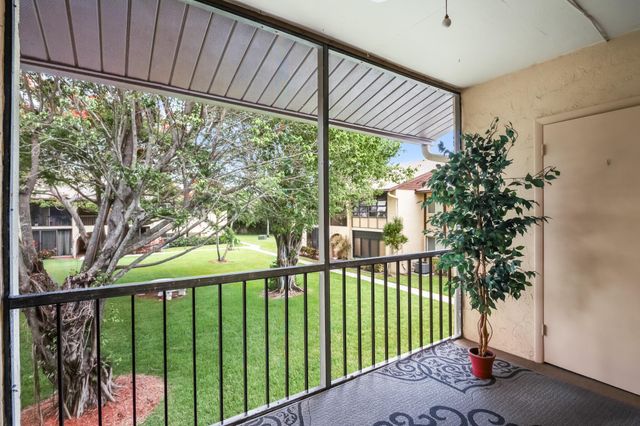 321 Pine Ridge Circle C-2, Greenacres, FL 33463