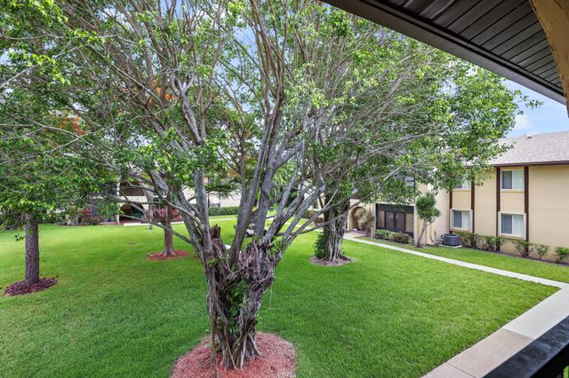 321 Pine Ridge Circle C-2, Greenacres, FL 33463