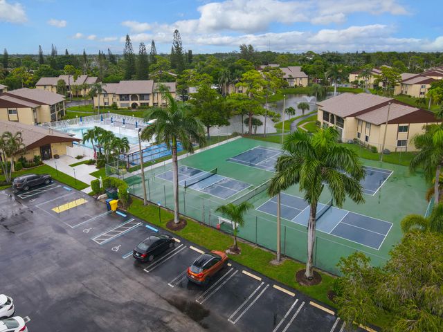 321 Pine Ridge Circle C-2, Greenacres, FL 33463