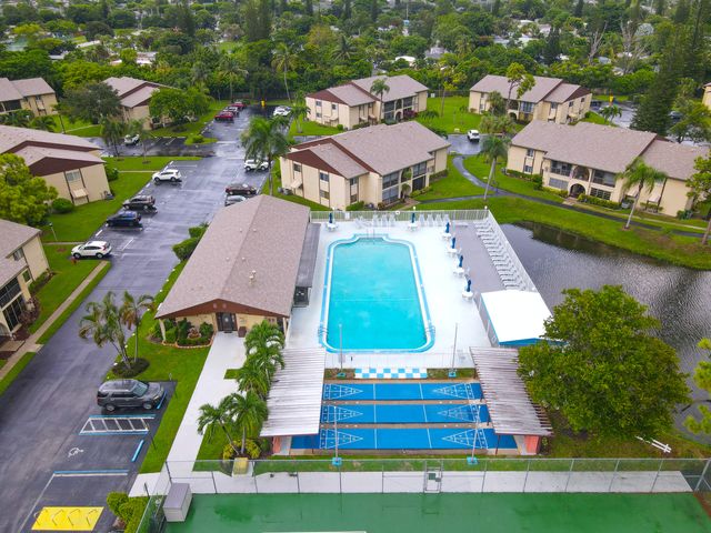 321 Pine Ridge Circle C-2, Greenacres, FL 33463