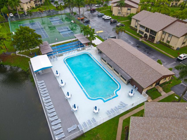 321 Pine Ridge Circle C-2, Greenacres, FL 33463