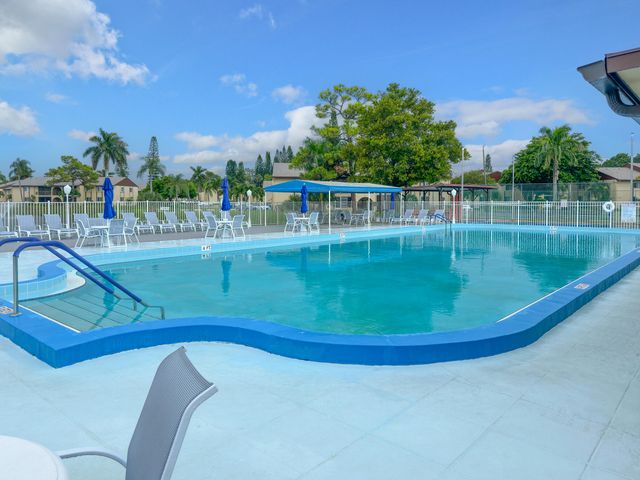 321 Pine Ridge Circle C-2, Greenacres, FL 33463