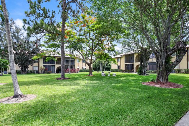 321 Pine Ridge Circle C-2, Greenacres, FL 33463