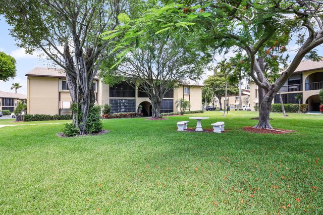321 Pine Ridge Circle C-2, Greenacres, FL 33463