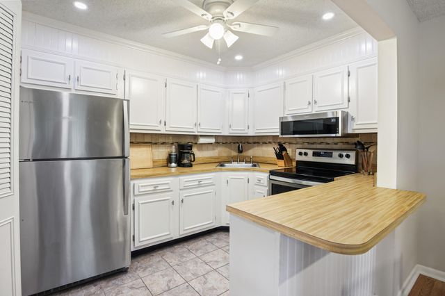 321 Pine Ridge Circle C-2, Greenacres, FL 33463