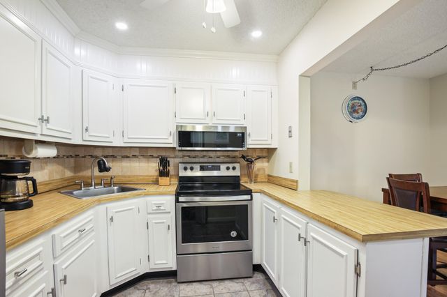 321 Pine Ridge Circle C-2, Greenacres, FL 33463