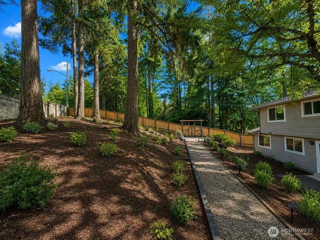 8430 SE 45th Street, Mercer Island, WA 98040