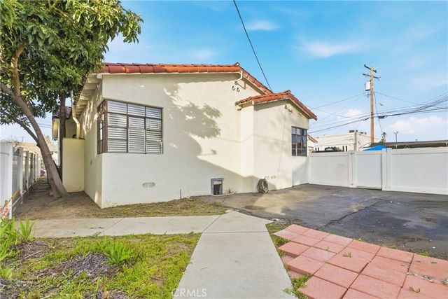 176 W Orange Grove, Pomona, CA 91768