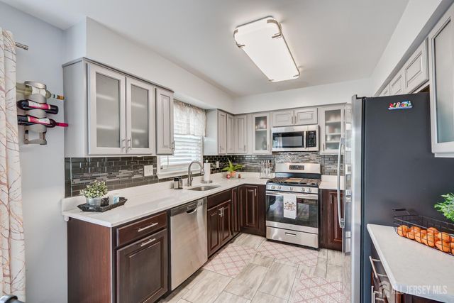 87 Brookview Circle, Jamesburg, NJ 08831