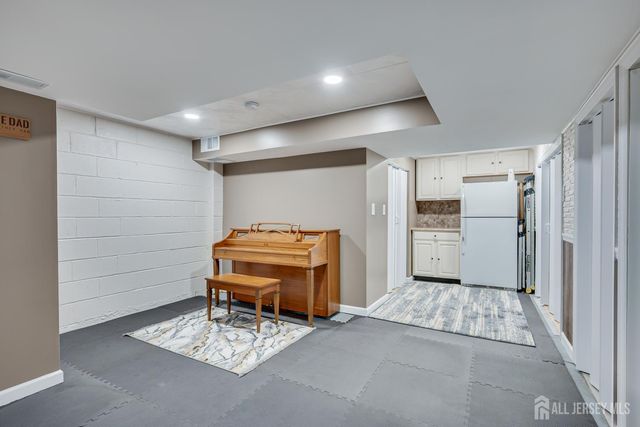 87 Brookview Circle, Jamesburg, NJ 08831