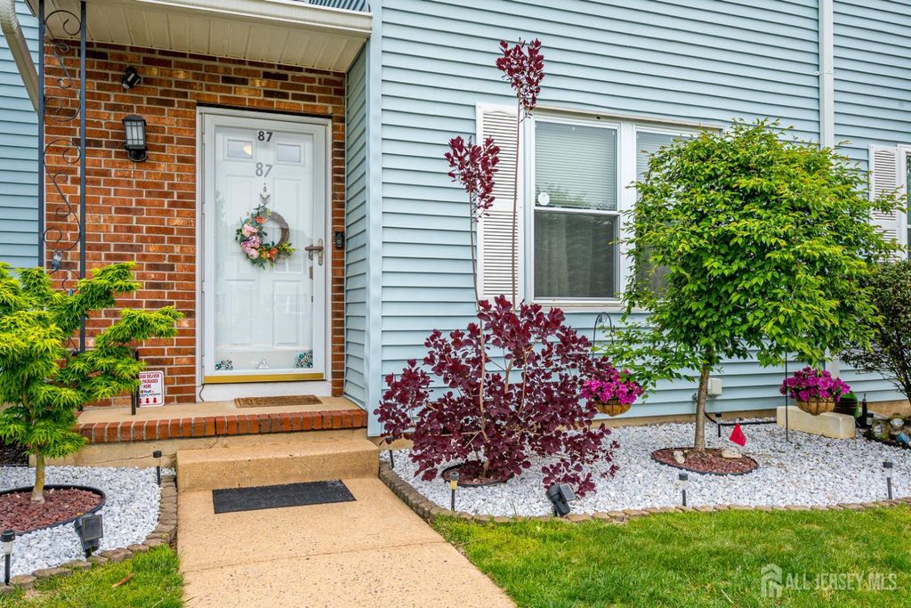 87 Brookview Circle, Jamesburg, NJ 08831