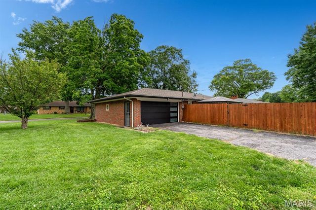 232 Springdale Drive, Belleville, IL 62223