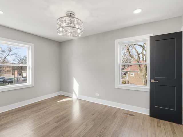 600 E 87th Place, Chicago, IL 60619