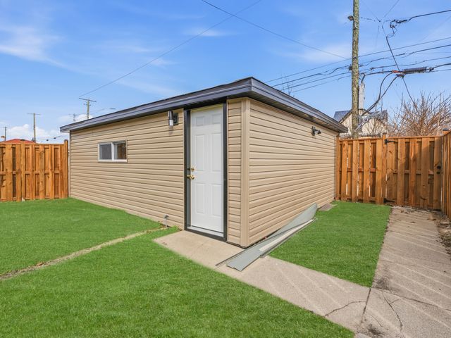 600 E 87th Place, Chicago, IL 60619