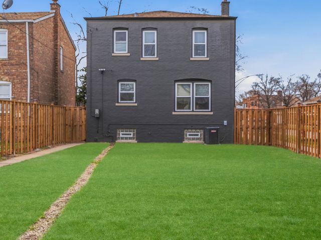 600 E 87th Place, Chicago, IL 60619