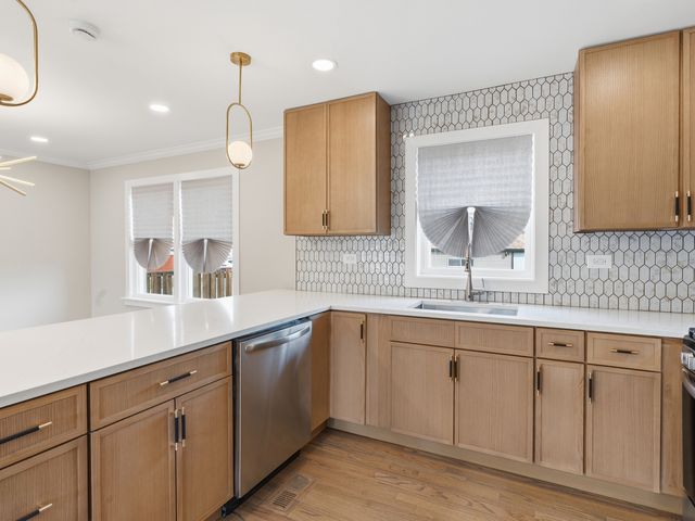 600 E 87th Place, Chicago, IL 60619