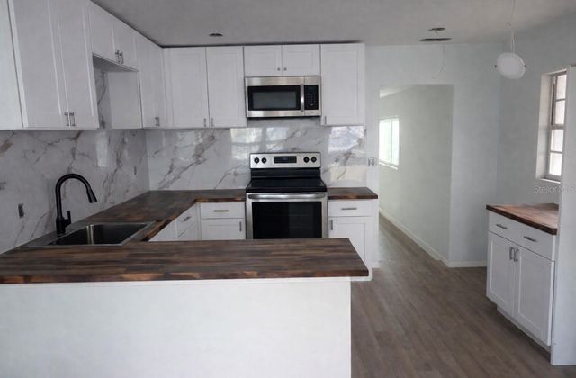 2442 40TH AVENUE N, St Petersburg, FL 33714