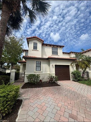 7614 Bristol CIR, Naples, FL 34120