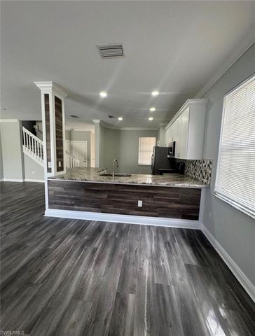 7614 Bristol CIR, Naples, FL 34120