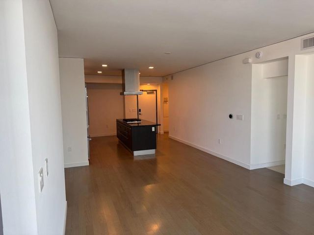 9 Macarthur Place, Santa Ana, CA 92707