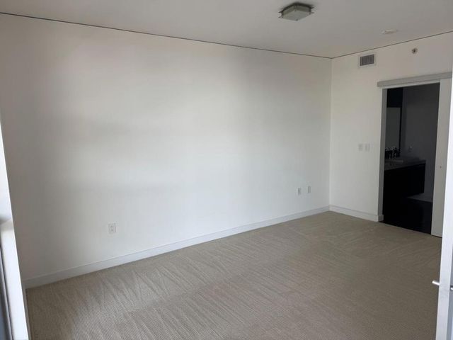 9 Macarthur Place, Santa Ana, CA 92707