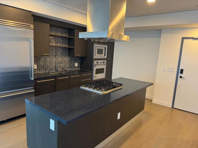 9 Macarthur Place, Santa Ana, CA 92707