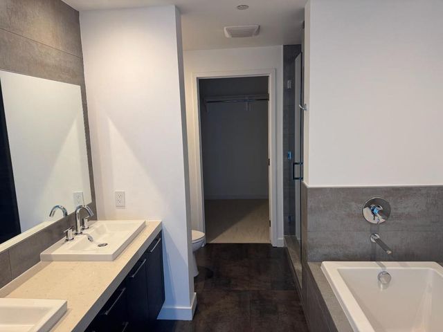 9 Macarthur Place, Santa Ana, CA 92707