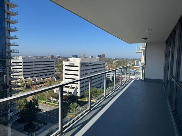9 Macarthur Place, Santa Ana, CA 92707