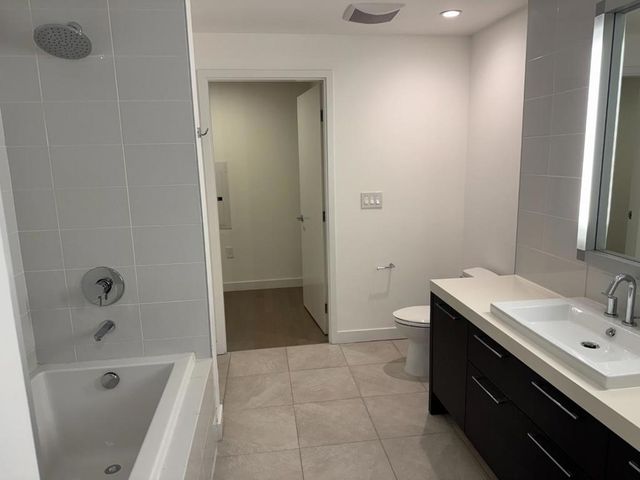 9 Macarthur Place, Santa Ana, CA 92707