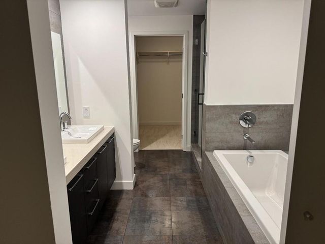 9 Macarthur Place, Santa Ana, CA 92707