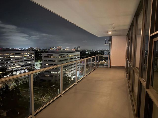 9 Macarthur Place, Santa Ana, CA 92707