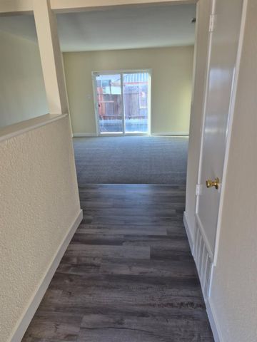 292 Dana Ct, Manteca, CA 95336
