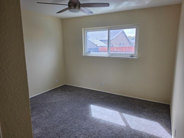 292 Dana Ct, Manteca, CA 95336
