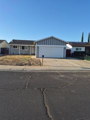 292 Dana Ct, Manteca, CA 95336
