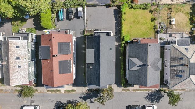 23 Green St 1R, Salem, MA 01970