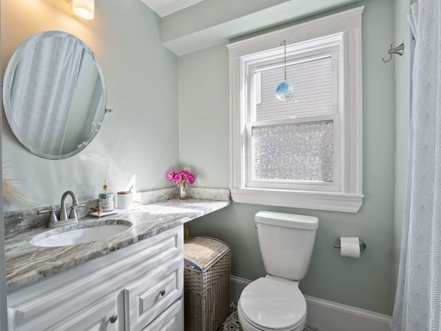 23 Green St 1R, Salem, MA 01970