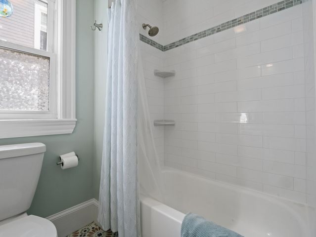 23 Green St 1R, Salem, MA 01970