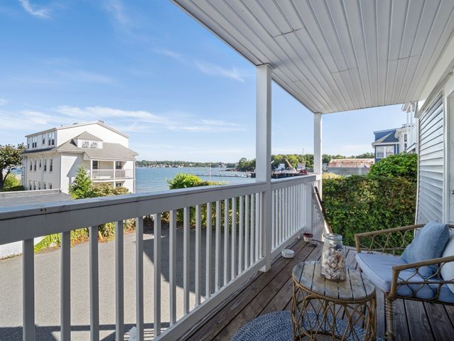 23 Green St 1R, Salem, MA 01970