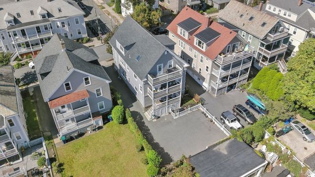 23 Green St 1R, Salem, MA 01970