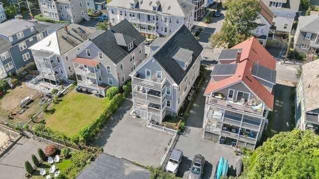 23 Green St 1R, Salem, MA 01970