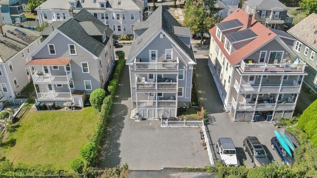 23 Green St 1R, Salem, MA 01970