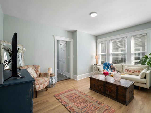 23 Green St 1R, Salem, MA 01970