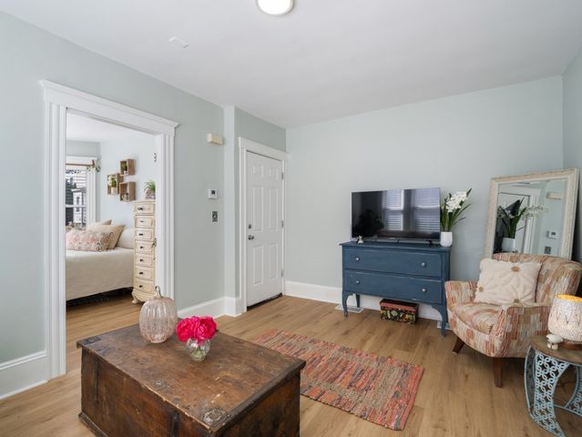 23 Green St 1R, Salem, MA 01970