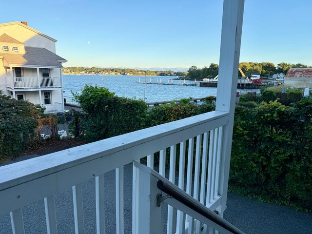 23 Green St 1R, Salem, MA 01970