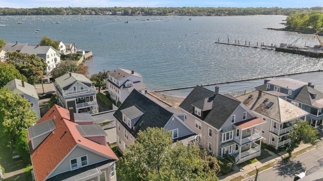 23 Green St 1R, Salem, MA 01970