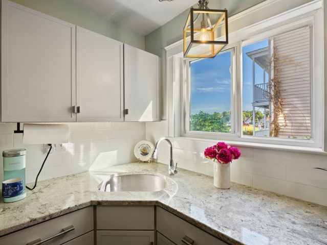 23 Green St 1R, Salem, MA 01970